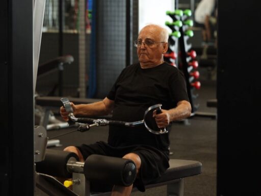 Muğla Büyükşehir Belediyesi’nin hizmete açtığı Erman Şahin Spor Merkezi’ne, açılışından