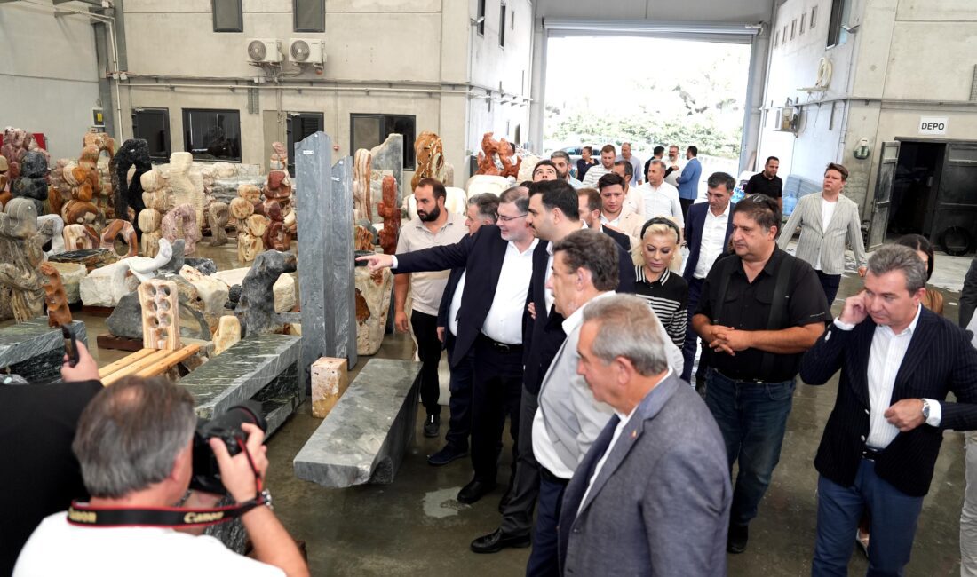 AK Parti Genel Sekreteri Eyyüp Kadir İnan, İzmir İl Başkanı