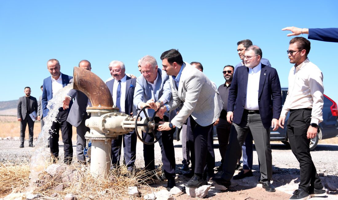 AK Parti Genel Sekreteri ve İzmir Milletvekili Eyyüp Kadir İnan,