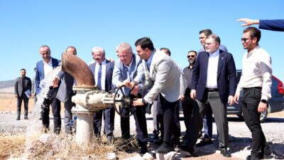 AK Parti Genel Sekreteri ve İzmir Milletvekili Eyyüp Kadir İnan,