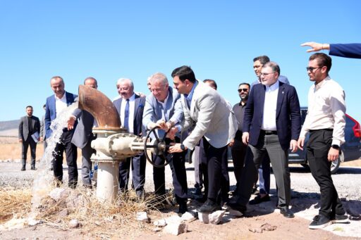 AK Parti Genel Sekreteri ve İzmir Milletvekili Eyyüp Kadir İnan,