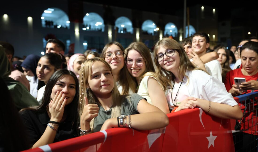 Aydın’da Zafer Coşkusu: Büyükşehir Belediyesi’nin Konser Etkinlikleri Başladı Aydın Büyükşehir Belediyesi, 30 Ağustos Zafer Bayramı'nın 103. yılını konserlerle