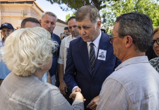 Foça’nın efsane başkanının oğlu son yolculuğuna uğurlandı