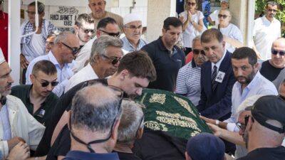 İzmir Büyükşehir Belediye Başkanı Dr. Cemil Tugay, 1989-1999 yılları arasında