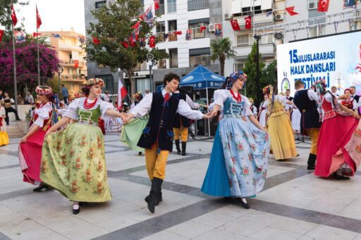 Halk Dansları Festivali’nden coşku dolu açılış