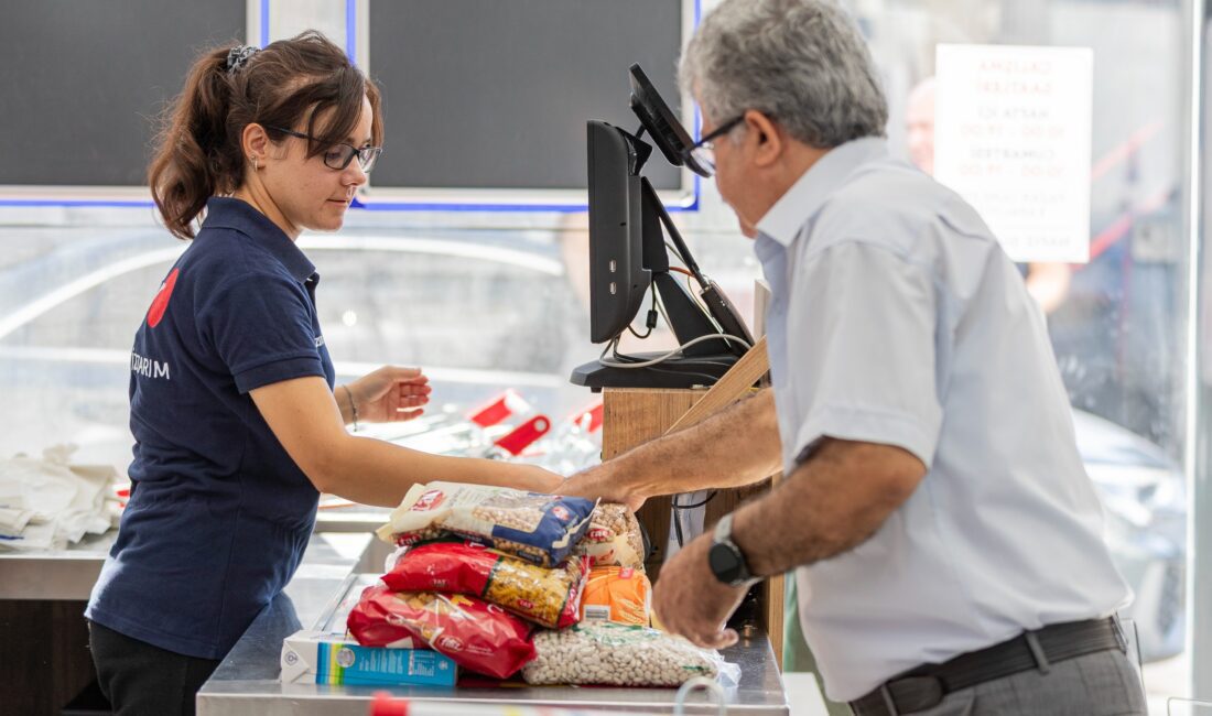 İZMAR 10’uncu mağazaya ulaştı İzmir Büyükşehir Belediyesi’nin güvenli alışveriş merkezi İZMAR, açıldığı nisan ayından