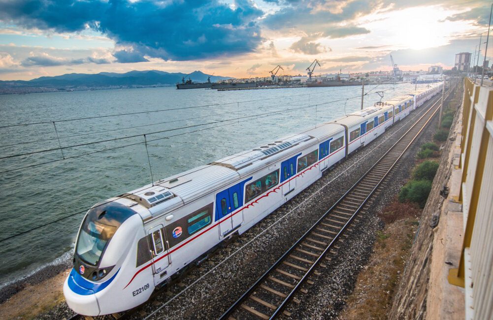 İzmir İZBAN'da yeni tarife başladı. Tam ücret sabit kalırken öğrenci