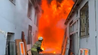 Bugün Konak ilçesi 1.Kadriye Mahallesi’nde çıkan iş yeri yangınına İzmir