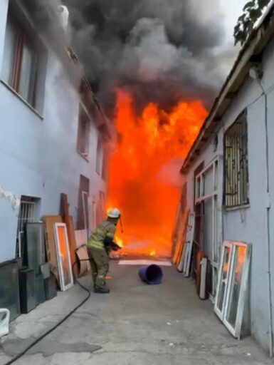 Bugün Konak ilçesi 1.Kadriye Mahallesi’nde çıkan iş yeri yangınına İzmir