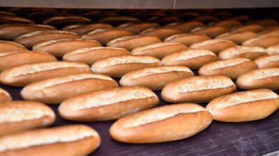 İzmir’de ekmek fiyatları 15 TL’ye yükselirken, Halk Ekmek Fabrikası 210