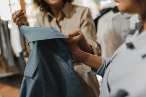 Hilltown Karşıyaka Pull&Bear çalışanı Akile Sarıçiçek, mobbing, düşük maaş ve