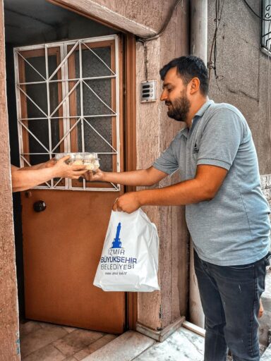 İzmir’de üreticiye ve ihtiyaç sahiplerine önemli destek
