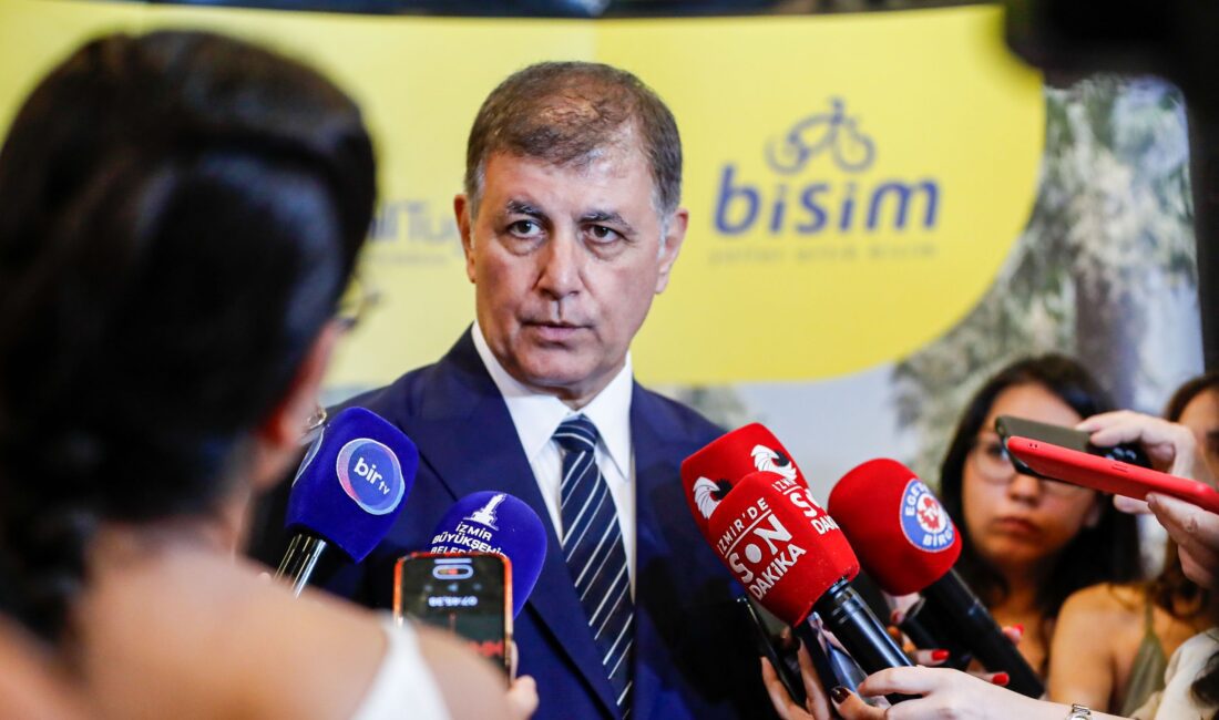 İzmir Büyükşehir Belediye Başkanı Dr. Cemil Tugay, kentteki çöp sorununu