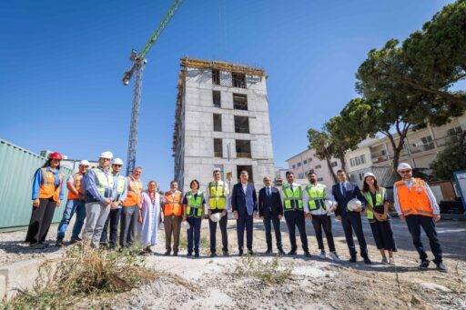 İzmir Büyükşehir Belediye Başkanı Dr. Cemil Tugay, inşaat çalışmaları süren