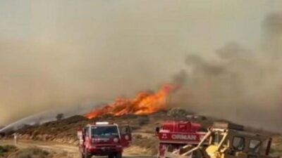 İZMİR’in Karaburun ilçesinde ormanlık ve makilik alanda yangın çıktı. Ekipler,