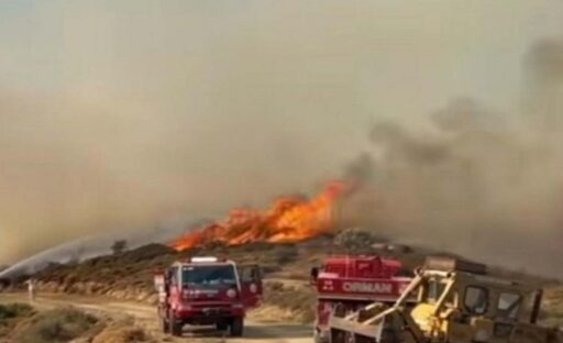 İZMİR’in Karaburun ilçesinde ormanlık ve makilik alanda yangın çıktı. Ekipler,