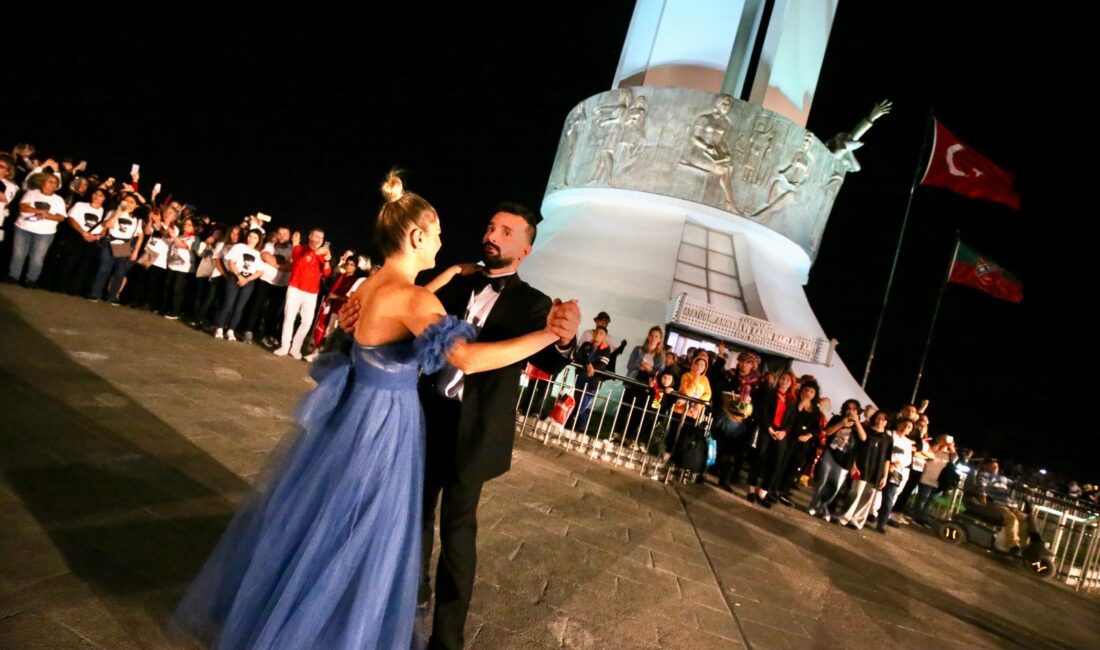 Karşıyaka Belediyesi, Cumhuriyet'in 102. yılı onuruna özel, ücretsiz bir salon