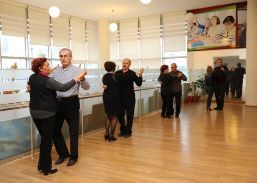 Karşıyaka Belediyesi'nden Ücretsiz Salon Dansları Kursu