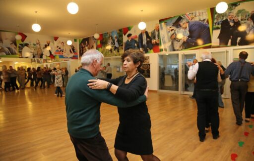 Karşıyaka Belediyesi'nden Ücretsiz Salon Dansları Kursu