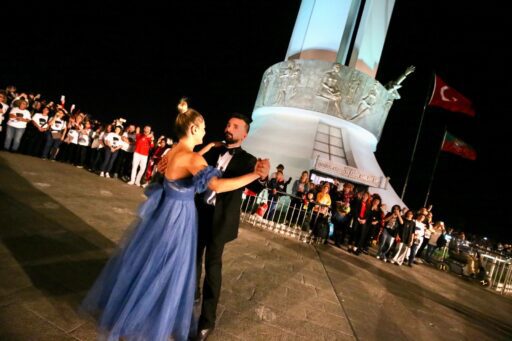 Karşıyaka Belediyesi, Cumhuriyet'in 102. yılı onuruna özel, ücretsiz bir salon