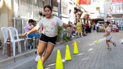 Karşıyaka Belediyesi’nin yaz boyunca sürdürdüğü Sokak Senin Mahalle Olimpiyatları’nın coşkusu,