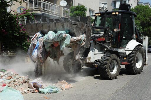 Karşıyaka’da sokaklara moloz atanlara 92 bin TL ceza