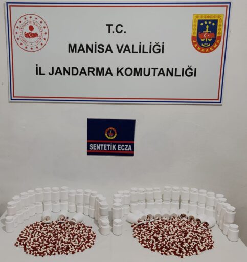 Jandarma ekipleri, çalılıkların altına gizlenmiş halde 4.580 adet sentetik hap