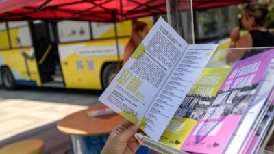 İzmir Büyükşehir Belediyesi’nin Mobil İstihdam Aracı, iş arayanları işverenlerle buluşturuyor.