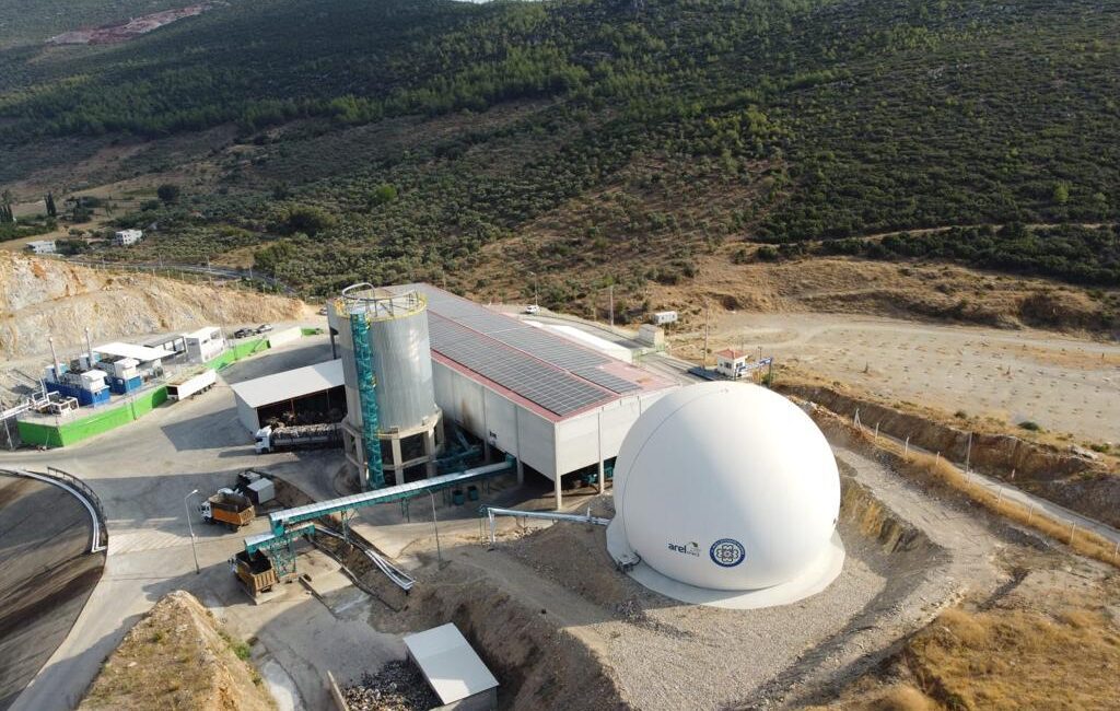 Muğla’da Çöpten 742 Milyon TL’lik Enerji Üretildi İklim değişikliğiyle mücadeleye önem veren Muğla Büyükşehir Belediyesi, biyokütle enerji