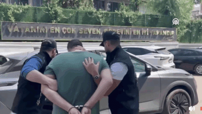 İzmir’in Narlıdere ilçesinde korkunç bir çifte cinayet ortaya çıktı. Emekli