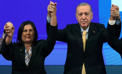 Özlem Çerçioğlu sessizliğin zincirlerini kırdı! Aydın Büyükşehir Belediye Başkanı Özlem Çerçioğlu’nun CHP’den istifa ederek AK