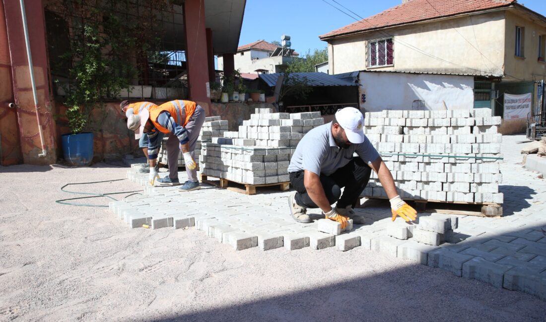 Çiğli’de sokaklar yenileniyor, parklar güzelleşiyor Çiğli Belediyesi, mahallelerde yol, temizlik ve parke taşı döşeme çalışmalarına