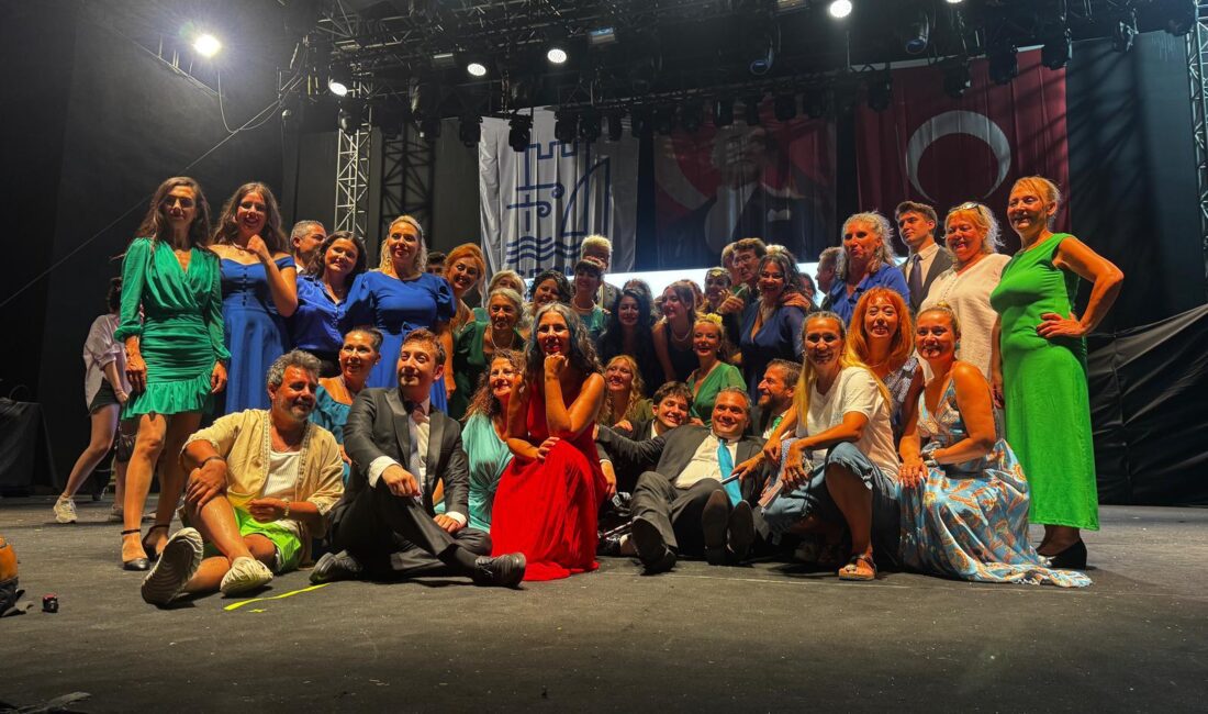 “Sokağın Kadınları” Sakız Ağacım için oynandı Geçtiğimiz yıllarda İzmir’de eğitim ve sağlık kuruluşlarına verdiği desteklerle hafızalara