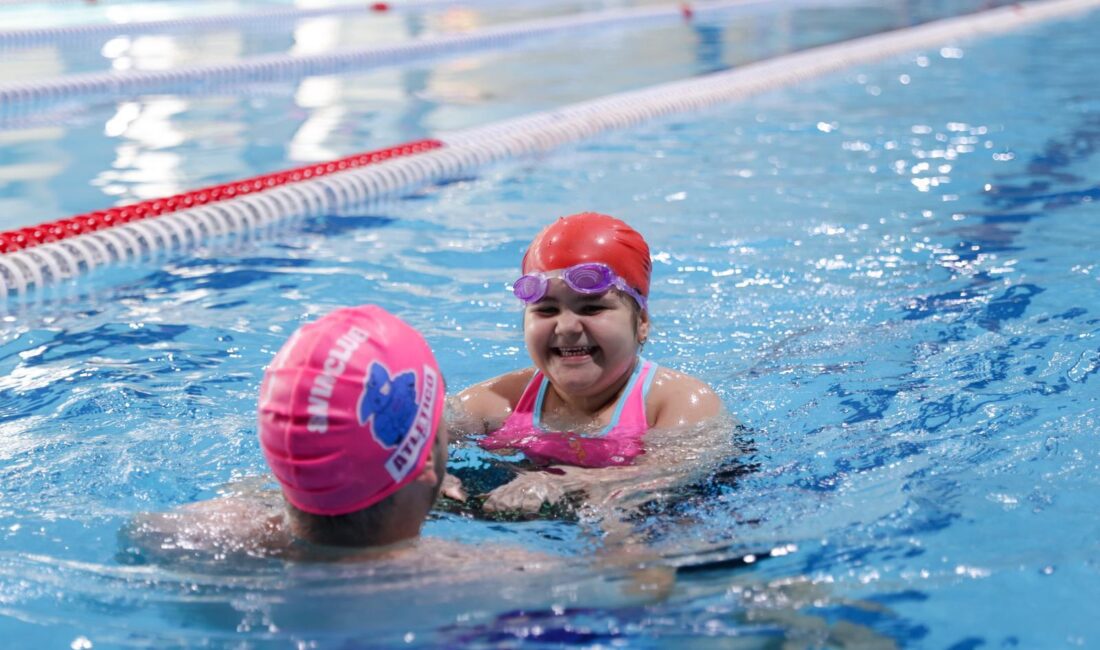 Sporium’da yüzme dersleri başladı Buca’nın en donanımlı spor kompleksi Sporium, yüzme kurslarıyla kapılarını ilçenin