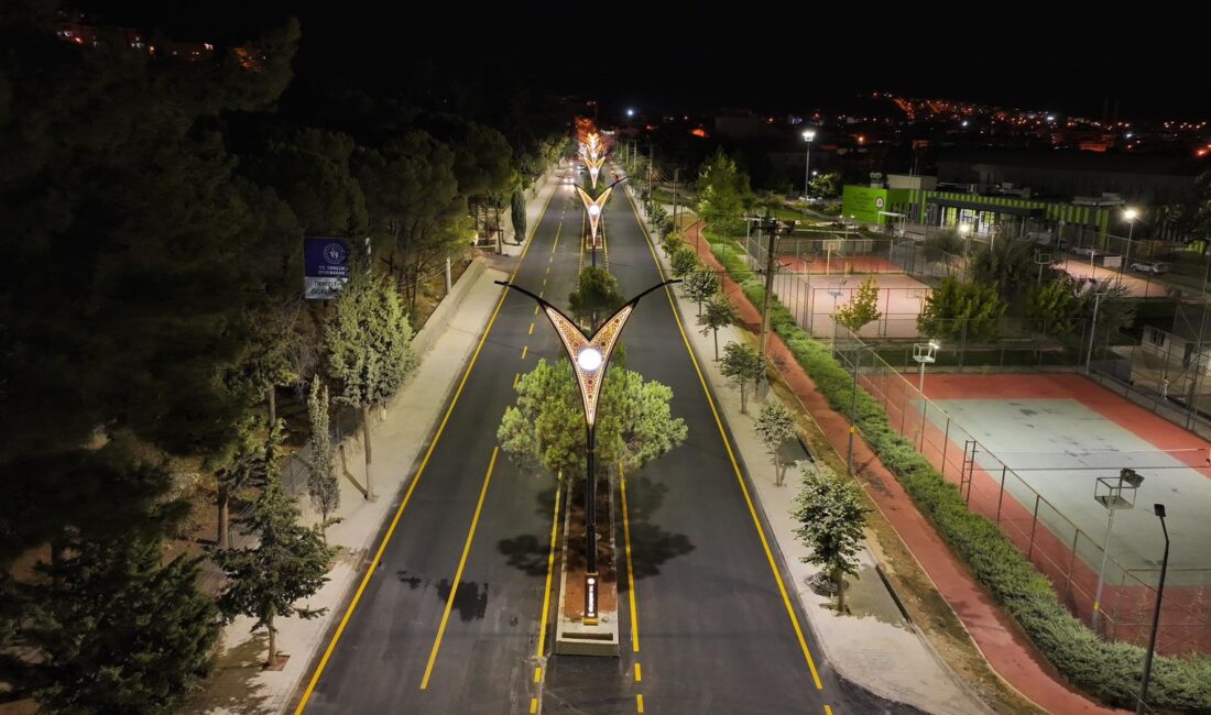 Tavas Bağlar Yolu modern yüzüne kavuştu Büyükşehir ile Tavas ışıl ışıl Denizli Büyükşehir Belediyesi, Tavas ilçesinin önemli ulaşım akslarından biri olan