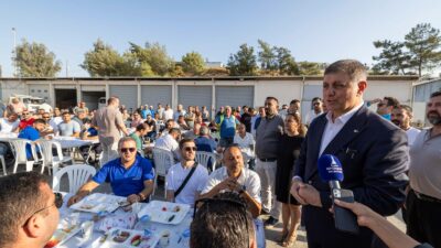 İzmir Büyükşehir Belediye Başkanı Dr. Cemil Tugay, cuma günü sabahın