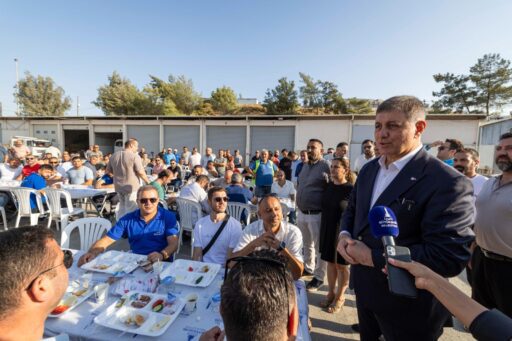 İzmir Büyükşehir Belediye Başkanı Dr. Cemil Tugay, cuma günü sabahın