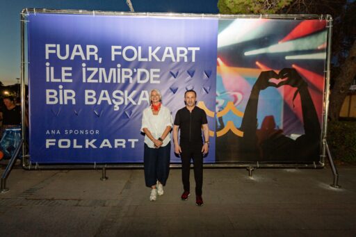 İKİ DEV SERGİYE ZİYARETÇİ AKINI, İKİ GÜNDE 15 BİN KİŞİ GEZDİ