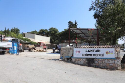 Urla’da çevre bilinci inşa edilen Atık Getirme Merkezi ile, mahalle