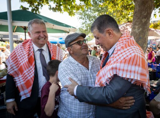 Urla’nın geleneksel bağbozumu şenliği renkli görüntülerle başladı