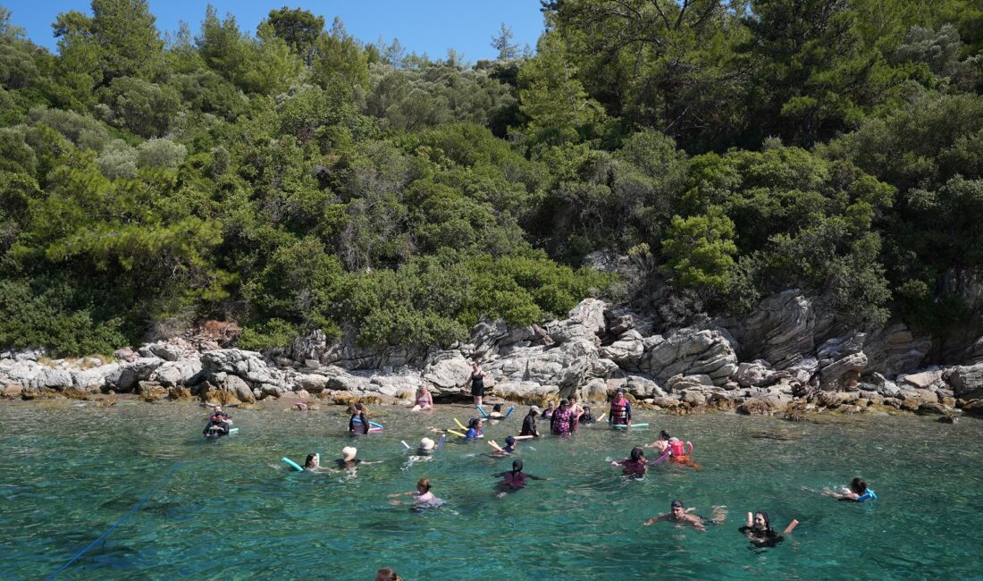 Yüzme öğrenen kadınlar Marmaris’te denizle buluştu Denizli Büyükşehir Belediyesi tarafından hayata geçirilen “Yüzme Bilmeyen Kalmasın” projesi