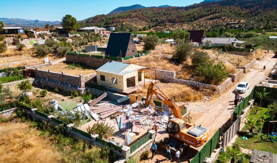 Seferihisar Belediyesi “Kaçak Yapılarla” mücadelede kararlı Seferihisar Belediyesi, tarım arazilerinde izinsiz şekilde yapılan hobi bahçelerine karşı