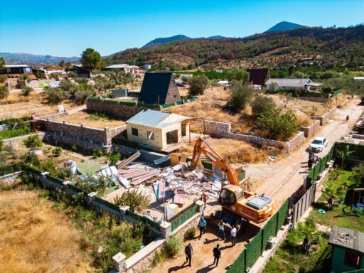 Seferihisar Belediyesi, tarım arazilerinde izinsiz şekilde yapılan hobi bahçelerine karşı