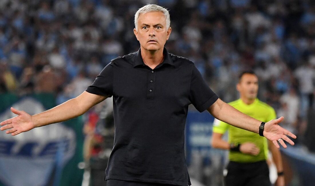 Fenerbahçe, teknik direktör Jose Mourinho ile yollarını ayırdığını duyurdu. Sarı-lacivertliler,