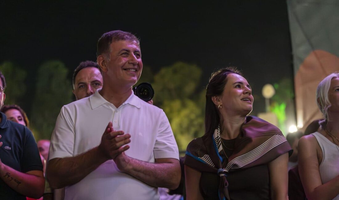 İEF’de Yıldız Tilbe rüzgarı 94’üncü İzmir Enternasyonal Fuarı (İEF) kapsamında bu kez ünlü sanatçı