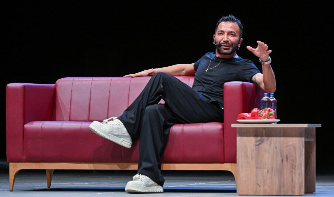 İzmir Enternasyonal Fuarı’nda Aşkım Kapışmak Rüzgarı: Ücretsiz Stand-Up Gösterisi İzmir Enternasyonal Fuarı (İEF) kültür-sanat etkinlikleri, yazar Aşkım Kapışmak’ın stand-up