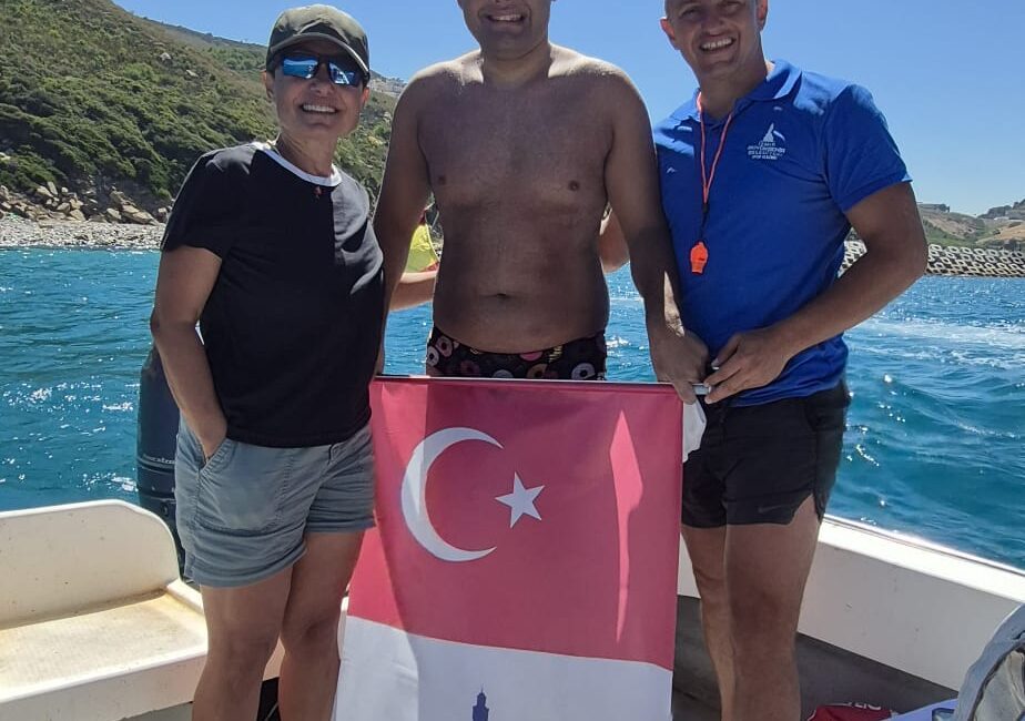 İzmir Büyükşehir Belediyesi Spor Kulübü sporcusu Tuna Tunca, Cebelitarık Boğazı'nı