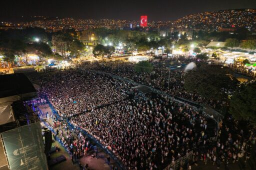94. İzmir Enternasyonal Fuarı (İEF) Çim Konserleri'nde sahne alan rock