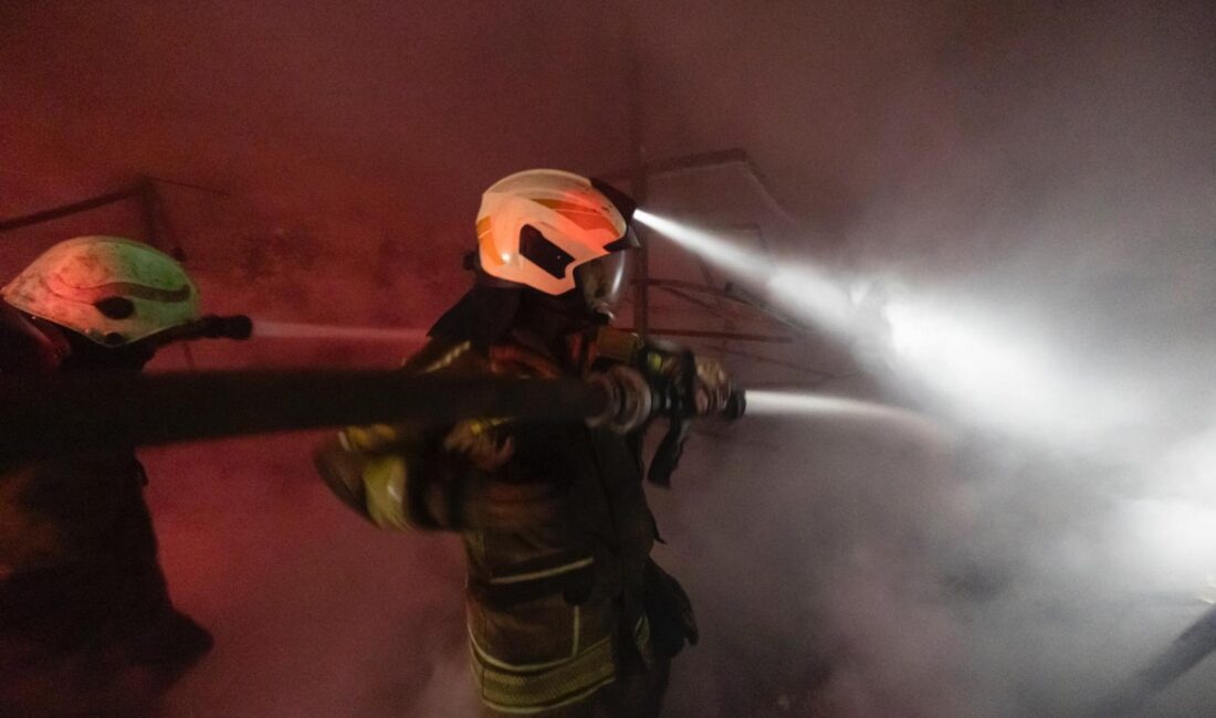 İzmir’in Kemalpaşa ilçesindeki Bağyurdu Sanayi Sitesi’nde çıkan yangın, İzmir Büyükşehir