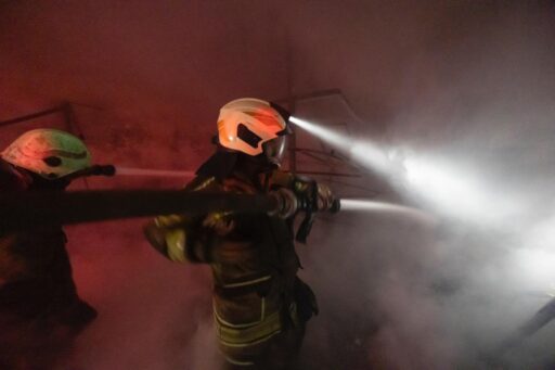 İzmir’in Kemalpaşa ilçesindeki Bağyurdu Sanayi Sitesi’nde çıkan yangın, İzmir Büyükşehir